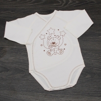  Боди на запах с печатью 907/3036-ИО детская одежда от производителя ТМ БОВЕБУМ